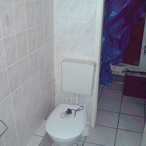 Badsanierung Toilette Vorher-Bild