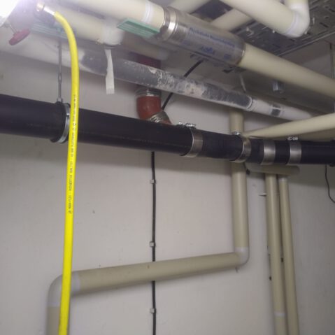 Verlegen neuer Rohre bei den Ahrensfelder Terrassen