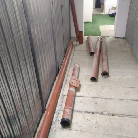 Alte Rohre auseinander gebaut