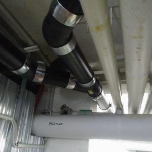 Rohrverlegung im Keller zusammenf&uuml;hrung von zwei Rohren