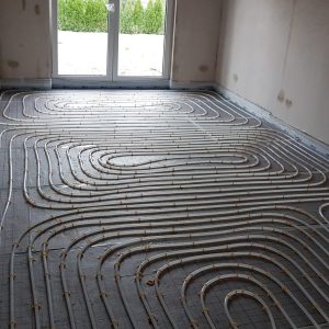 Fu&szlig;bodenheizung im ersten einbauschritt