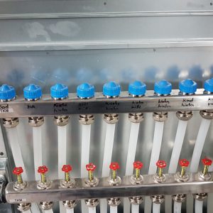 Fu&szlig;bodenheizung verteiler/ einstellungsanlage